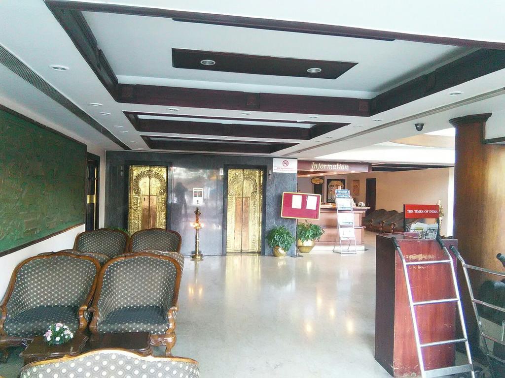 The Woods Manor Mg Road Hotel Kochi Luaran gambar