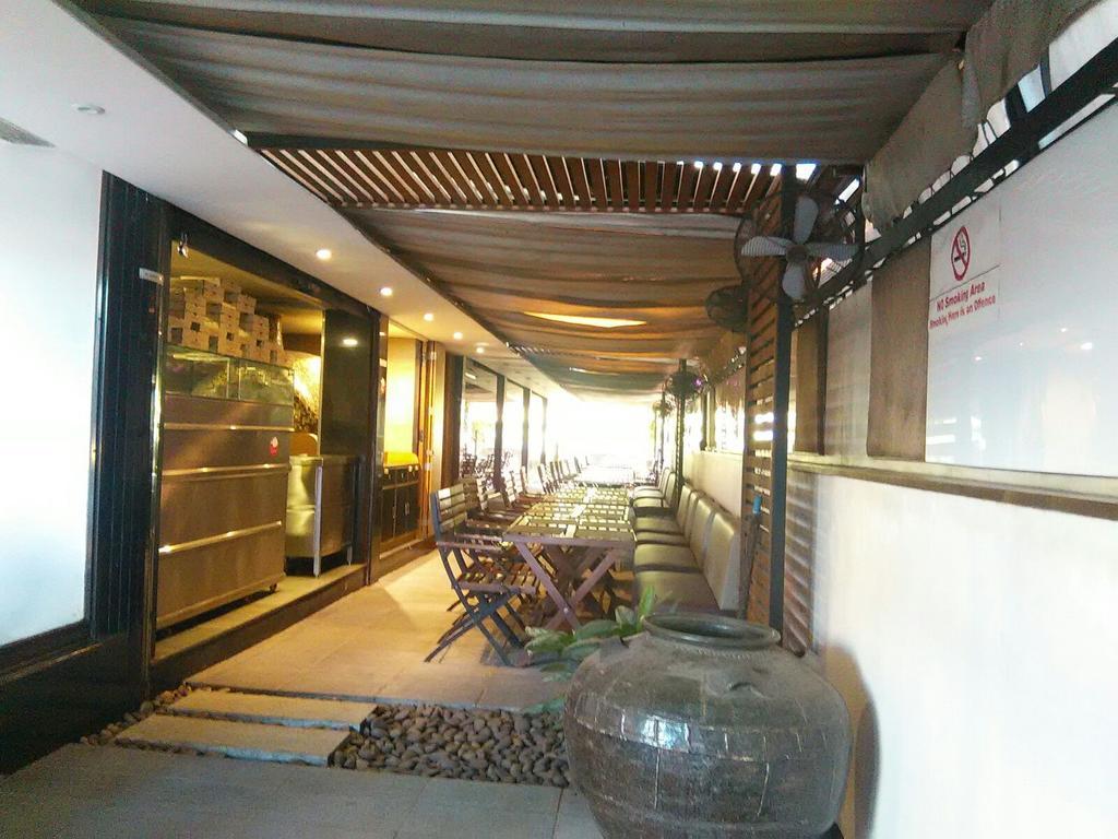 The Woods Manor Mg Road Hotel Kochi Luaran gambar