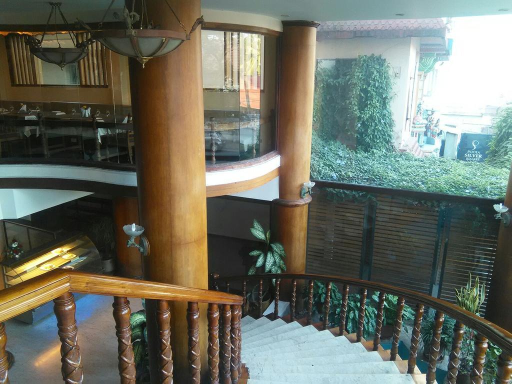The Woods Manor Mg Road Hotel Kochi Luaran gambar