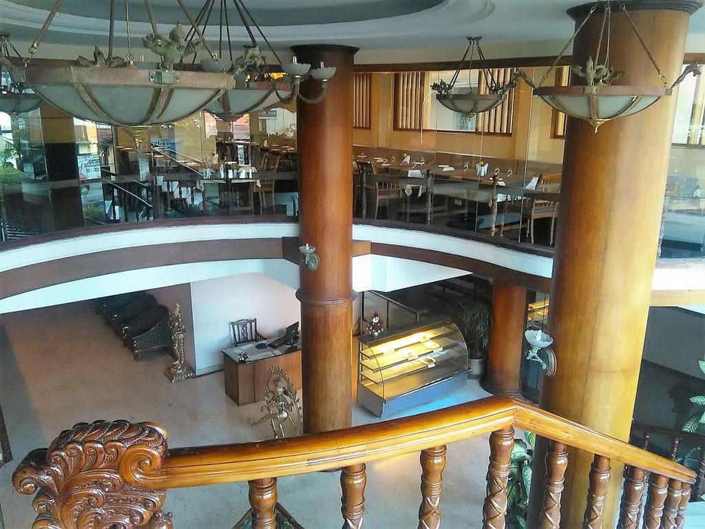The Woods Manor Mg Road Hotel Kochi Luaran gambar