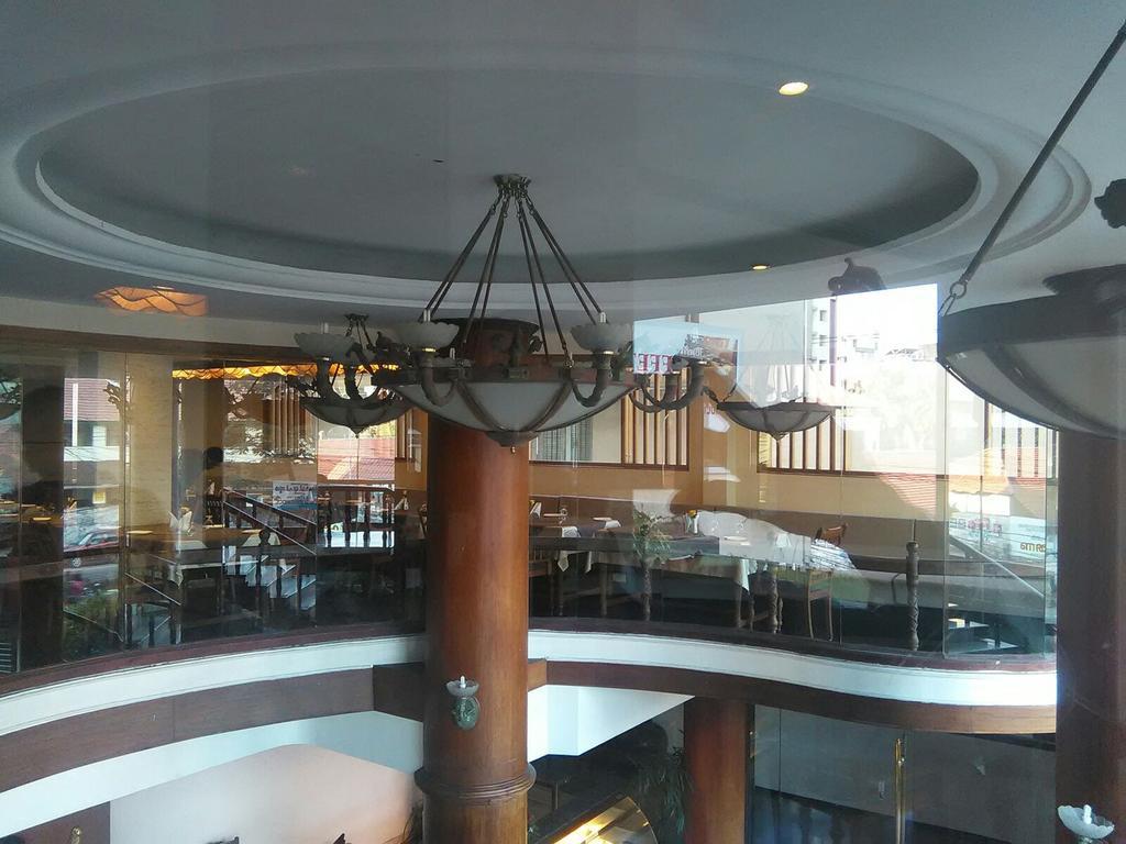 The Woods Manor Mg Road Hotel Kochi Luaran gambar