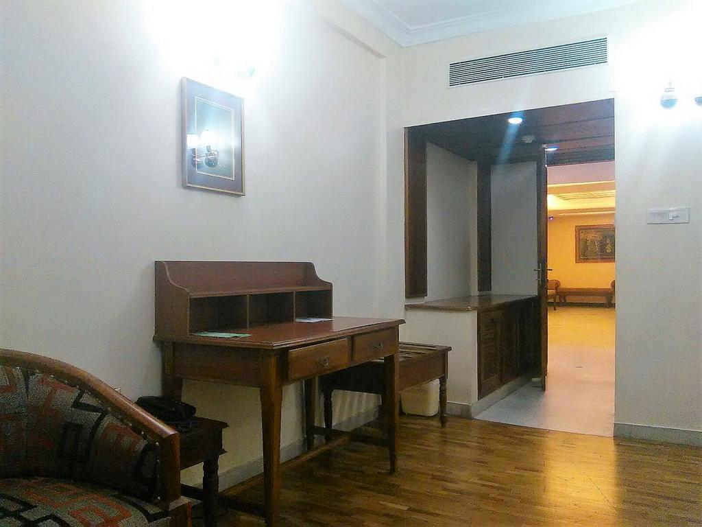 The Woods Manor Mg Road Hotel Kochi Luaran gambar