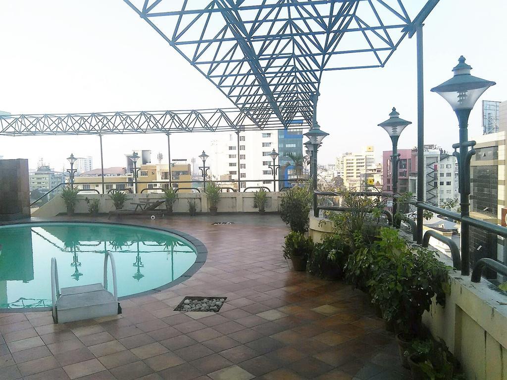 The Woods Manor Mg Road Hotel Kochi Luaran gambar