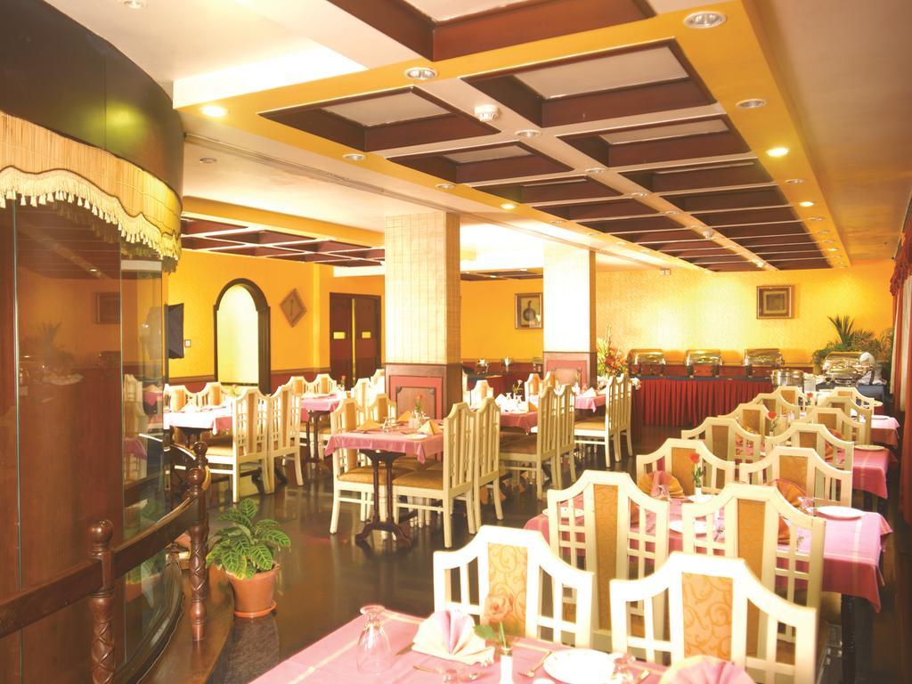 The Woods Manor Mg Road Hotel Kochi Luaran gambar