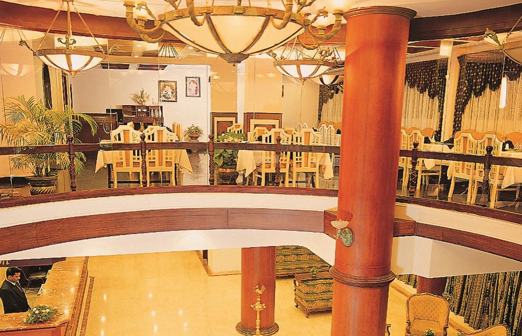 The Woods Manor Mg Road Hotel Kochi Luaran gambar