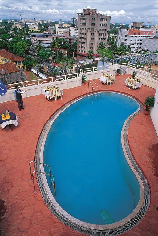 The Woods Manor Mg Road Hotel Kochi Luaran gambar