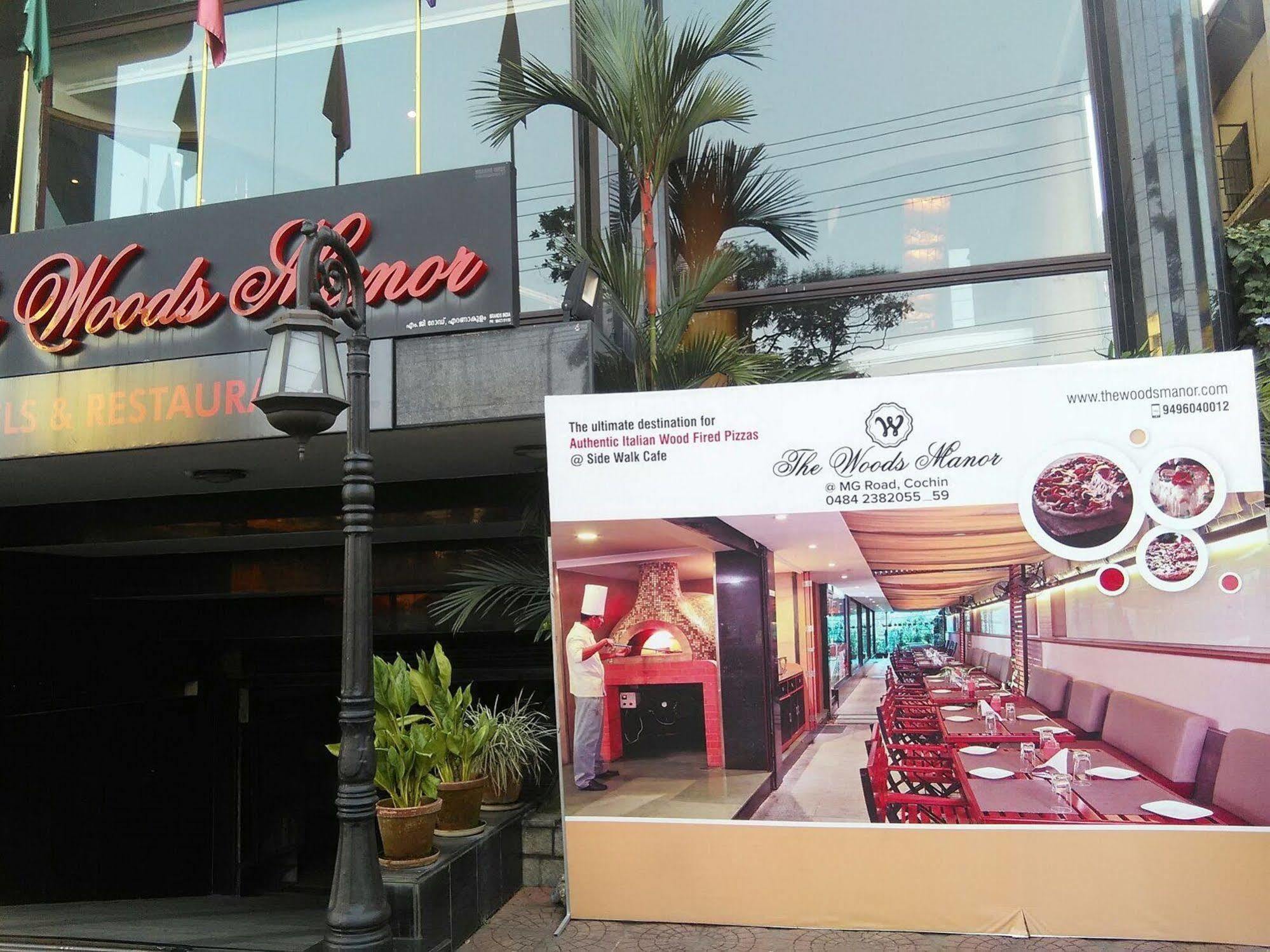 The Woods Manor Mg Road Hotel Kochi Luaran gambar