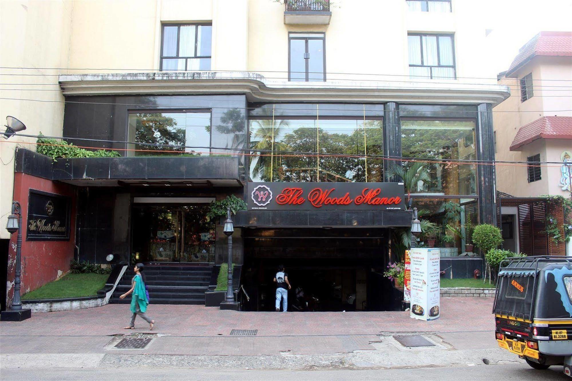 The Woods Manor Mg Road Hotel Kochi Luaran gambar