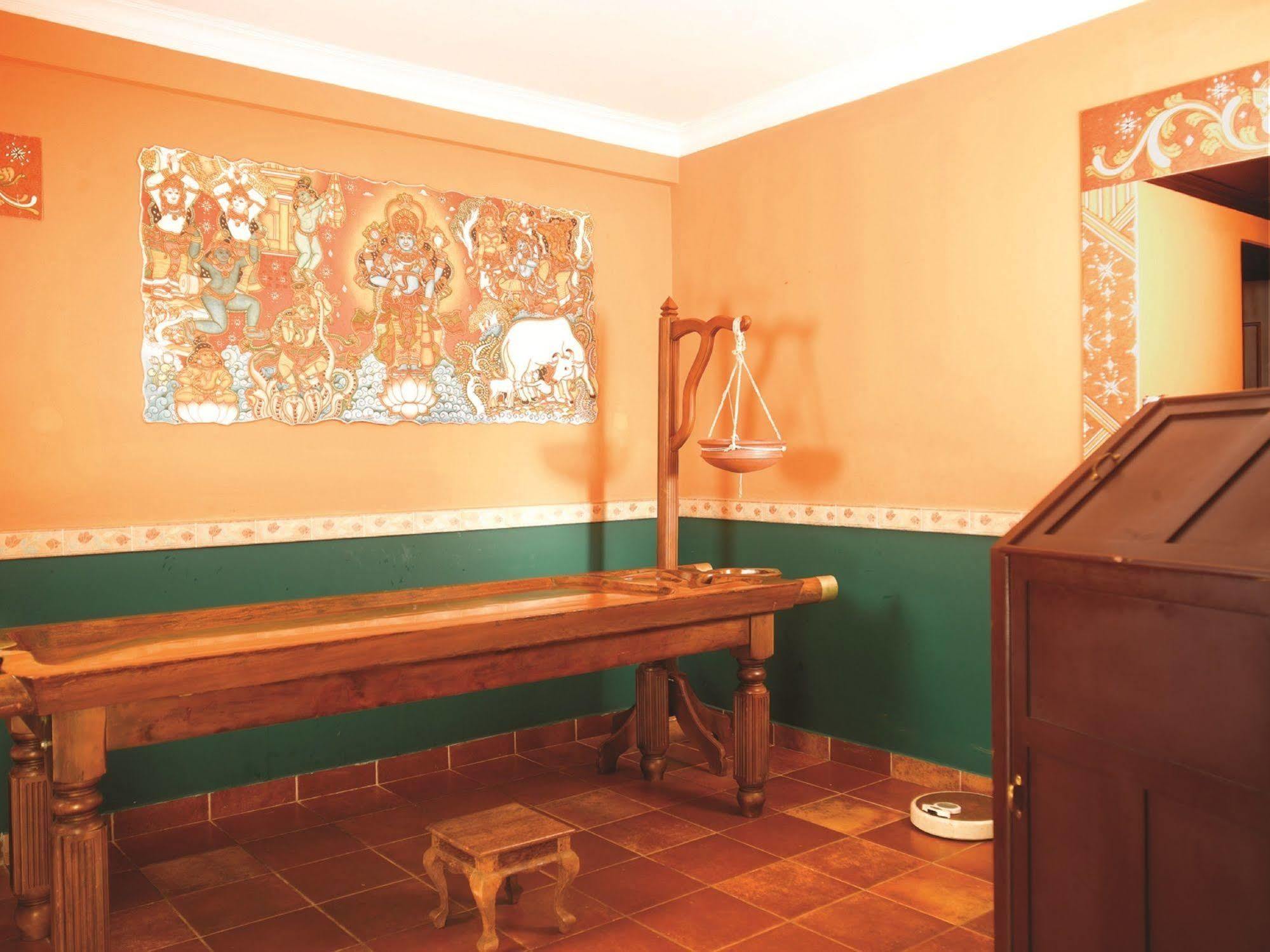 The Woods Manor Mg Road Hotel Kochi Luaran gambar