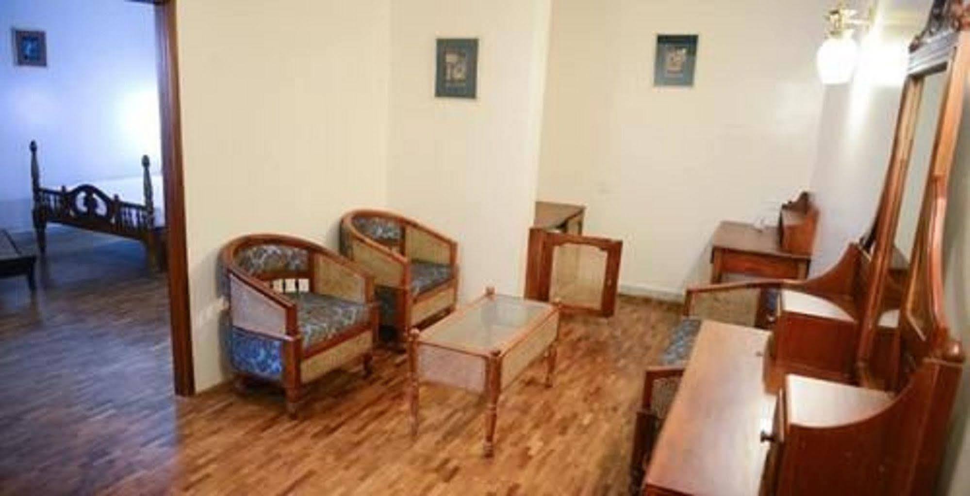 The Woods Manor Mg Road Hotel Kochi Luaran gambar