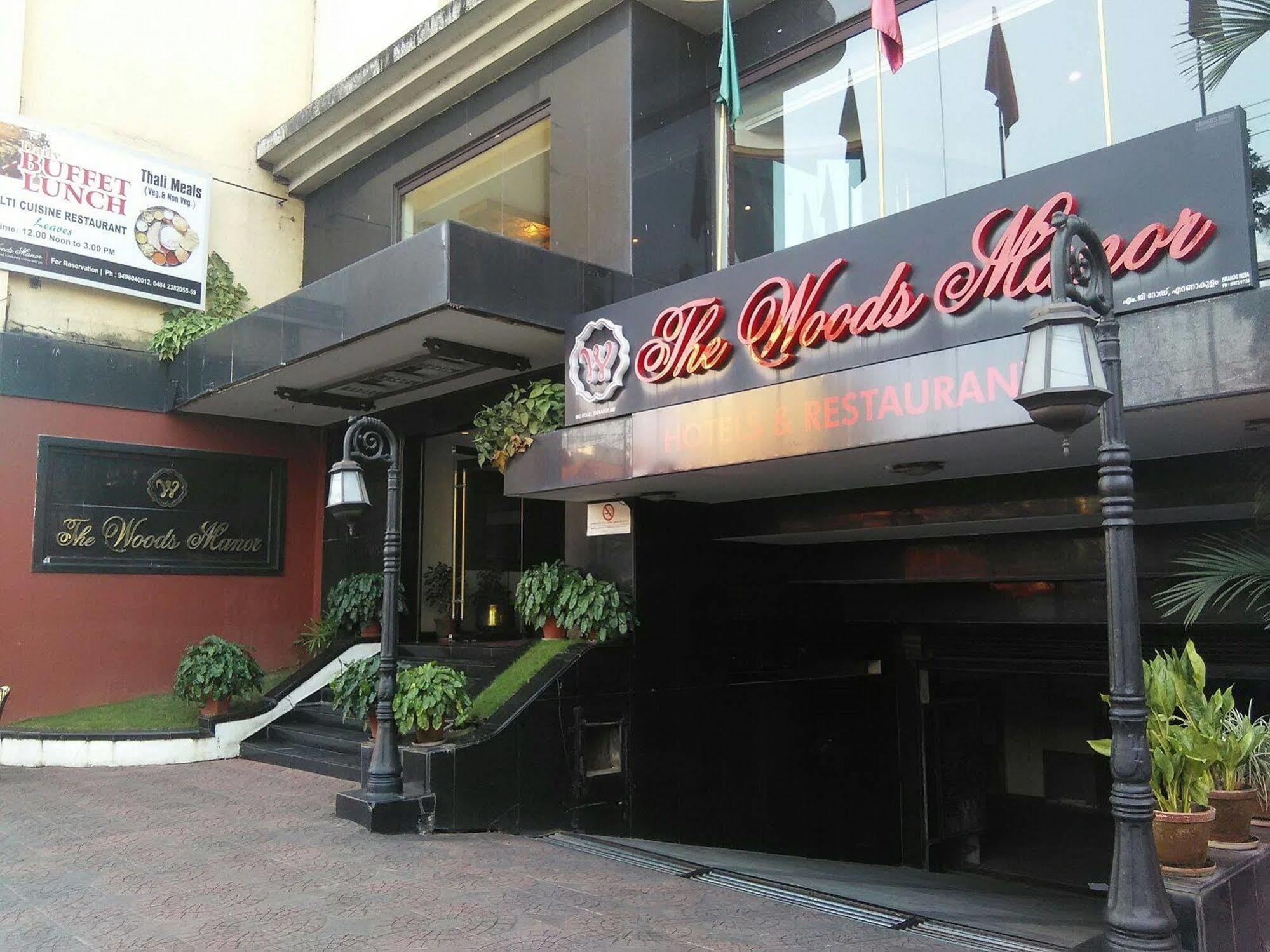 The Woods Manor Mg Road Hotel Kochi Luaran gambar