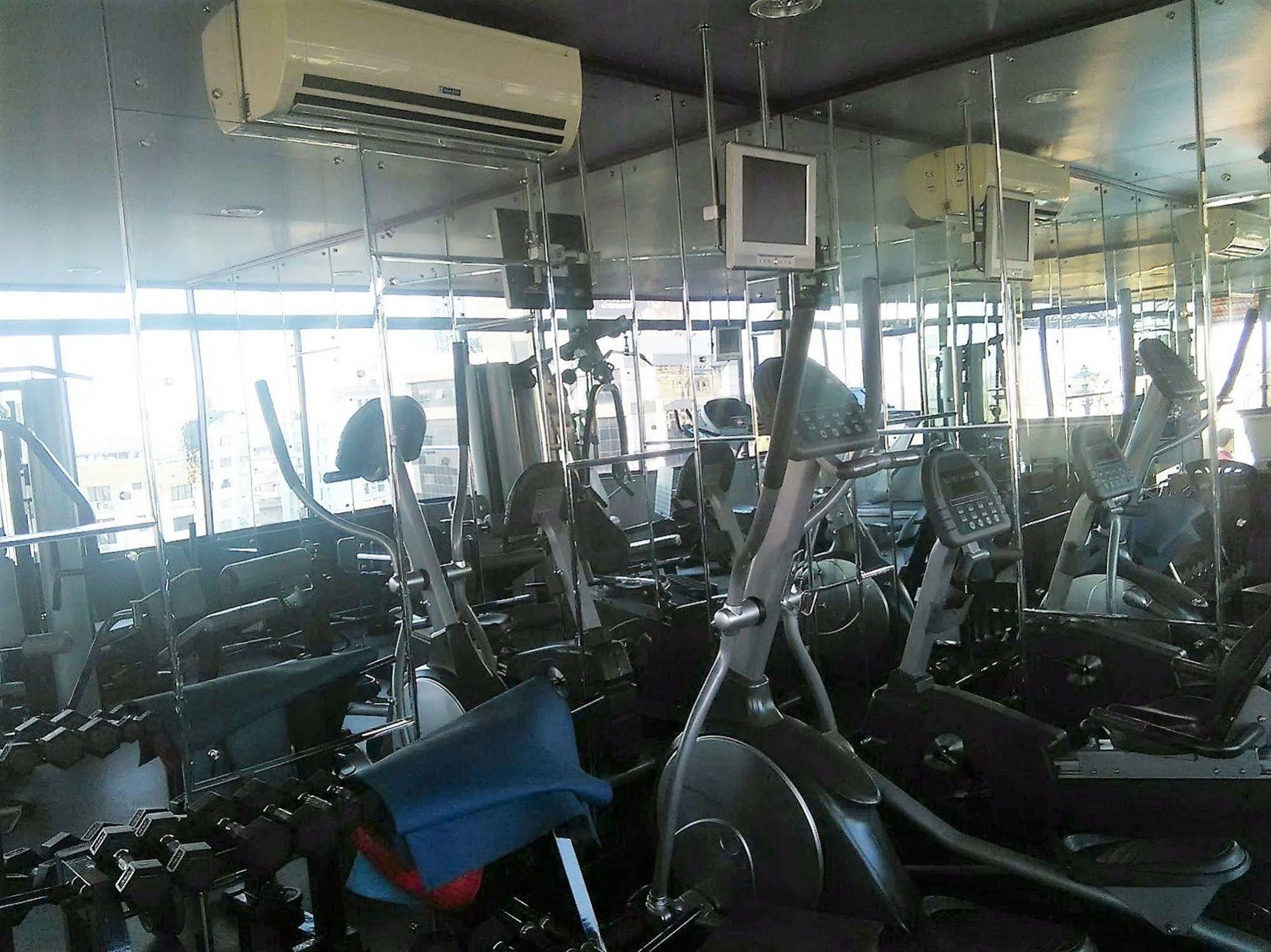 The Woods Manor Mg Road Hotel Kochi Luaran gambar