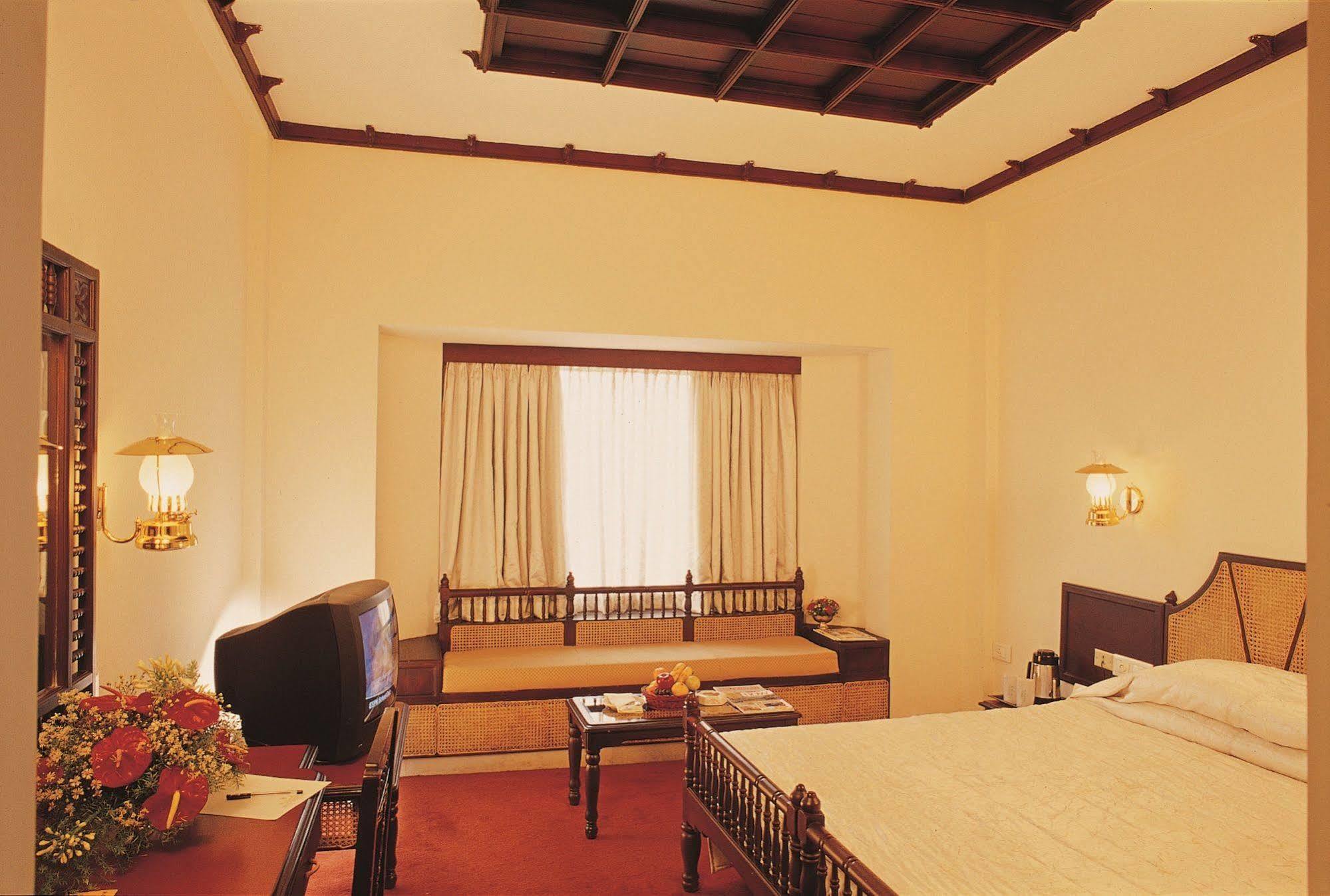 The Woods Manor Mg Road Hotel Kochi Luaran gambar