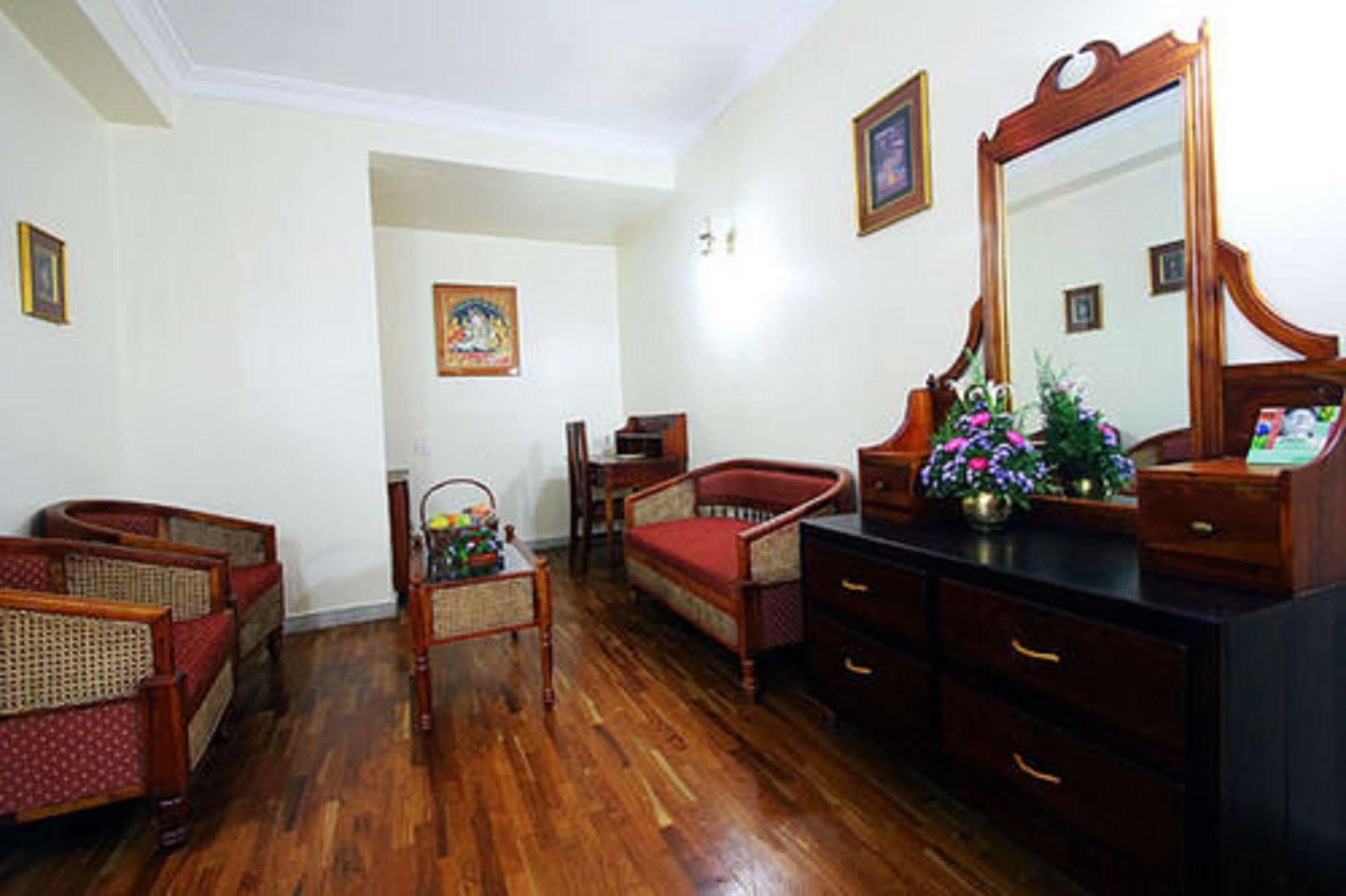 The Woods Manor Mg Road Hotel Kochi Luaran gambar